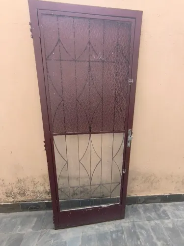 Porta externa com fechadura