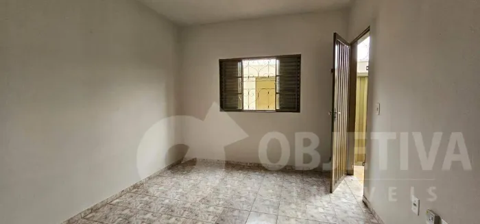 Casa para aluguel, 2 quartos, 1 vaga, SEGISMUNDO PEREIRA - UBERLANDIA/MG