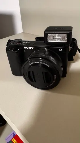 Sony ZV-E10 + lente 16-50mm | NOVA, nunca usada | R$ 4.200
