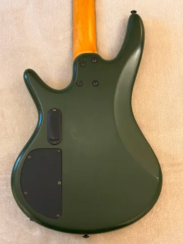 Baixo Ibanez
