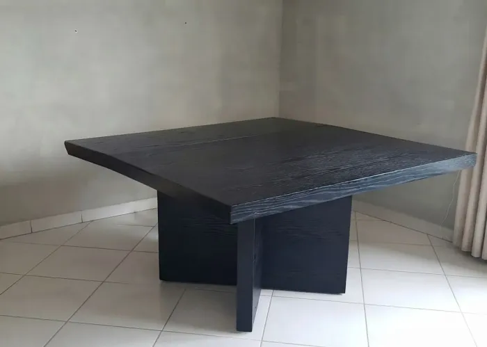 Mesa de Jantar de Madeira Maciça com Design Contemporâneo de Madeira Preta (6 lugares)