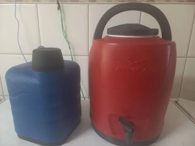 Galão térmico 9 litros + galão de 5 litros