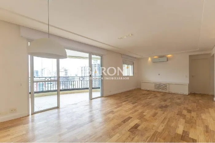 Apartamento para locação em Moema, fora de rota, 127m², 3 dormitórios, sendo 1 suíte, terr