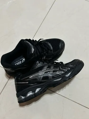 kayano 14 black metalic