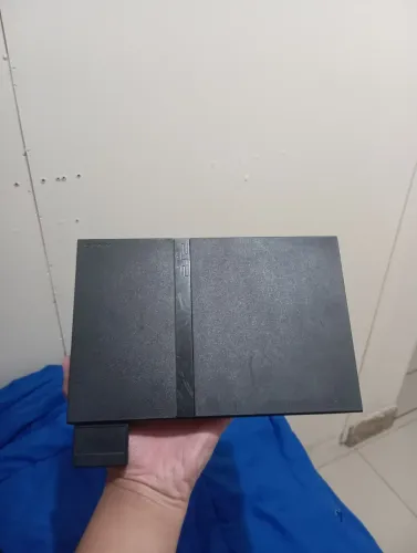 PS2 com 2 manetes, memória 16mb todos os cabos 