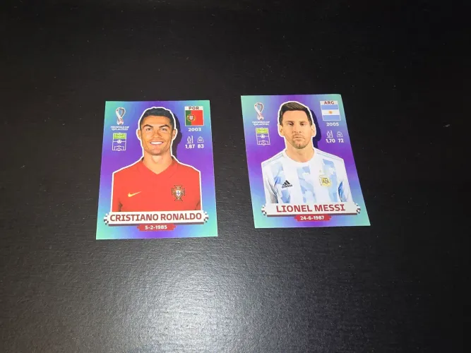 Lote 2 figurinhas da Copa do Mundo 2022 (Messi ARG20 e Cristiano Ronaldo POR18)