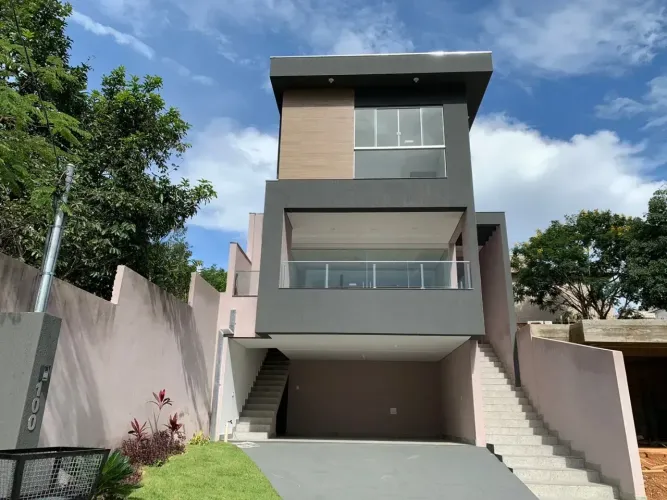 Casa no Condomínio Trilhas do Sol