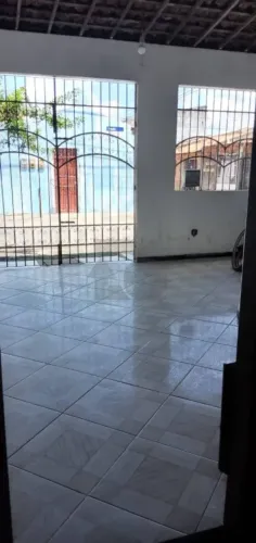 Casa à Venda no Santos Dumont com 3 Quartos e Forro em PVC