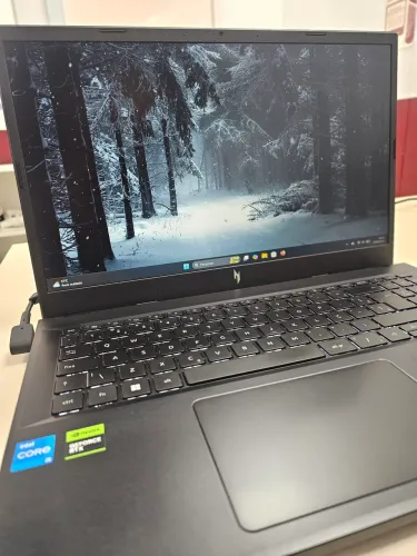 Acer Nitro V15 RTX 4050 + 24GB RAM ? Excelente estado