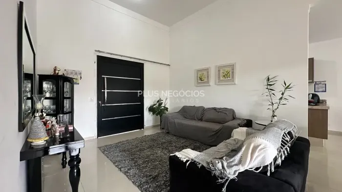 Casa Térrea no Village Ipanema | Terreno 1.000m² | 3 Dormitórios | Piscina | Área Gourmet