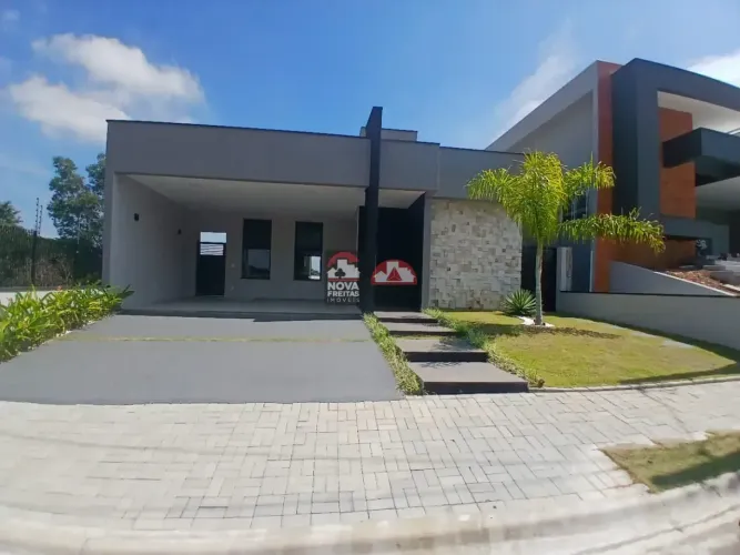 Casa à venda no Condomínio Santa Mônica em Caçapava - SP