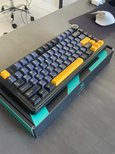 Teclado Mecânico Aula F75