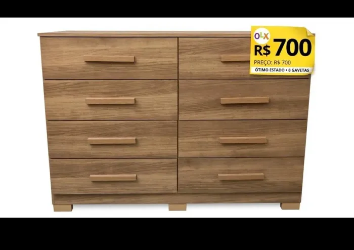 Vende-se com urgência por motivo de viagem cômoda semi nova usada pouco tempo.