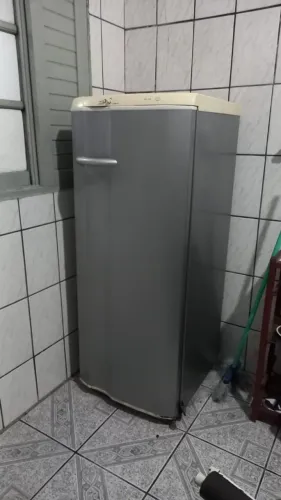 Geladeira Eletrolux RE 28 Super 240L