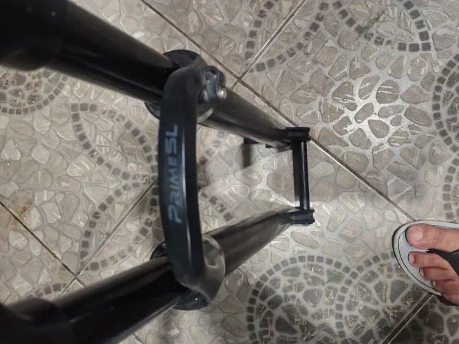 Vendo suspensão absolute prime + guidão e mesa