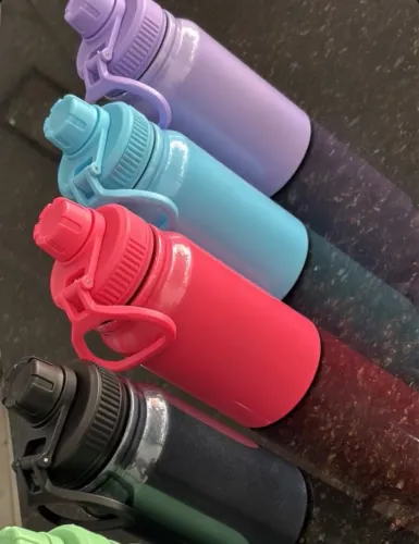 Garrafa térmica inox 550ml parede dupla e isolamento 