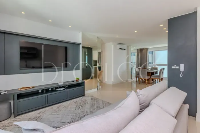 APARTAMENTO MOBILIADO NO CENTRO DE BALNEÁRIO CAMBORIÚ-SC PARA LOCAÇÃO ANUAL