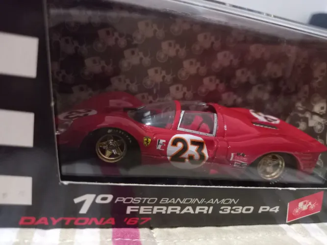 Miniatura Ferrari 330 P4 Daytona '67 escala 1:43