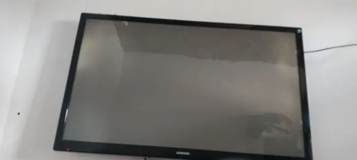 Vende televisão 42 polegadas não é smart 