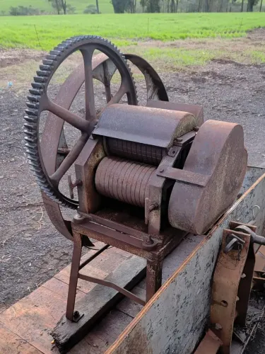 Vendo engenho de cana marca Lindner grande.<br>R$ 3.300,00