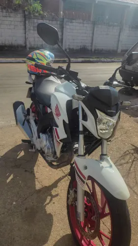 Vendo Honda Twister 250 muito Nova