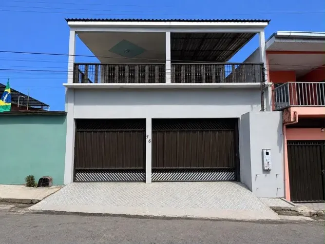 Casa de 2 pavimentos com 225 m² de área construída - BAIRRO OURO VERDE.