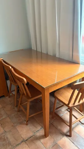 MESA MADEIRA MACIÇA E 4 CADEIRAS