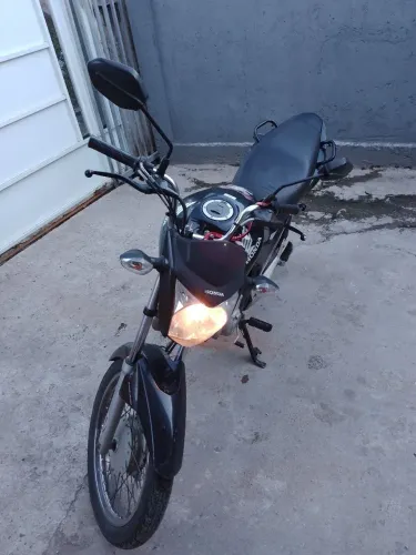 Moto em excelente estado, revisão completa feita recentemente.