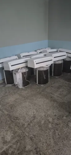 Vendo móveis escritórios e ar condicionado