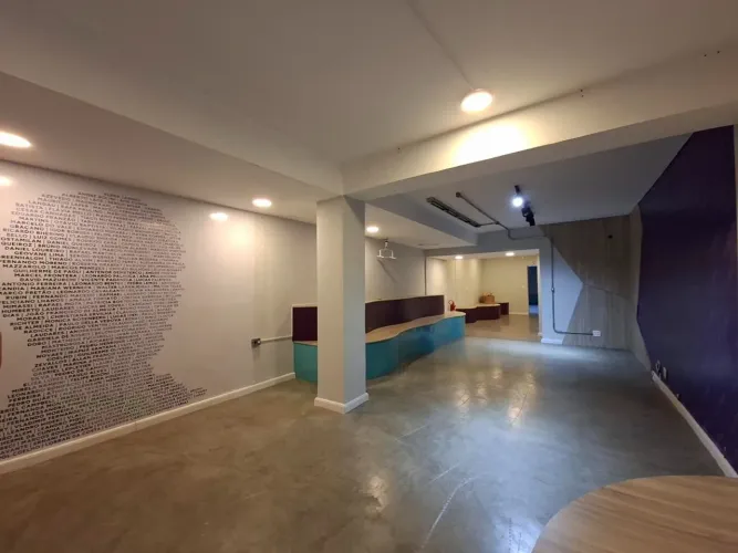 AMPLO SOBRADO, TRÊS PAVIMENTOS, 185,00 M2 ÁREA CONSTR., AO LADO SHOPPING FREI CANECA , R H