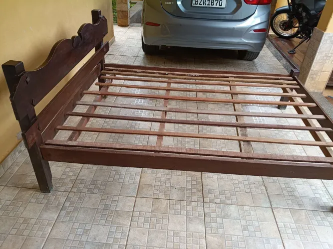 Cama de casal em sucupira maciça