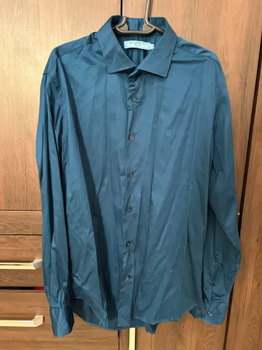 Camisa social azul petróleo