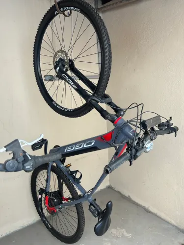 Bicicleta Elétrica Oggi E-Bike Big Wheel 8.0, com Acelerador, Cinza