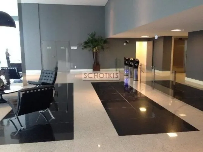 IMOBILIÁRIA SCHOTKIS VENDE EXCELENTE SALA COMERCIAL DESOCUPADA, TODA REFORMADA, EM PLENA O