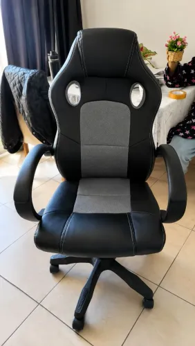Cadeira gamer semi-nova excelente estado de conservação. R$350