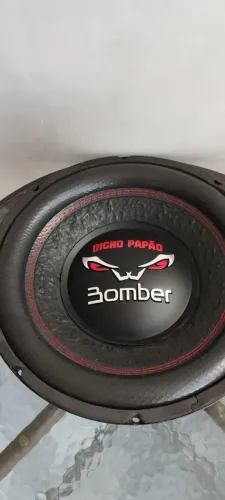 Subwoof 600 RMS de potência. 4÷4 ohms semi novo. Um ano de uso