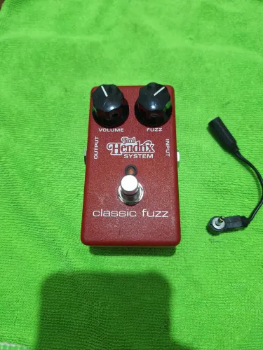 Fuzz Jimi Hendrix MXR. 