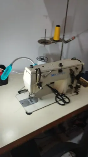 Máquina de costura reta industrial
