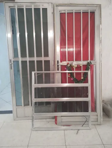 Portas e basculante de alumínio