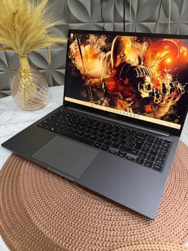 Vendo Notebook Samsung i5-1335U 8GB Ram SSD NVMe 256GB Placa:Intel Íris Xe Graphics 4GB