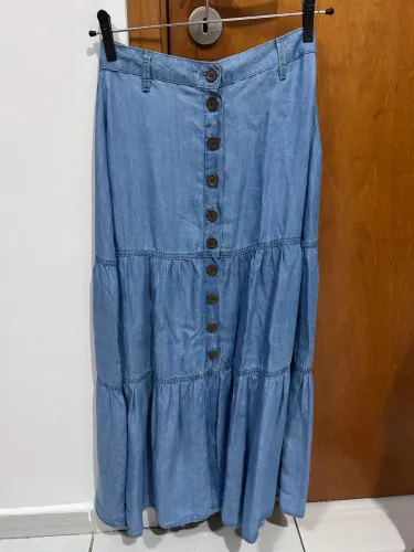 Saia jeans longa com botões