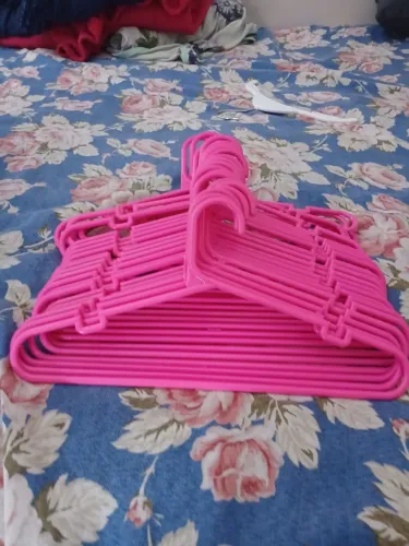 Cabide para roupas de bebê