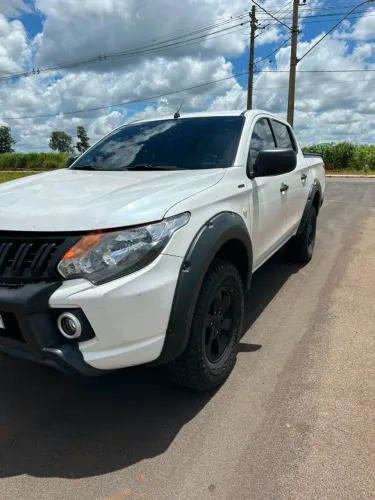 Mitsubishi L200 Tri. Outd. GLX 2.4 CD 4X4 Die. MEC 2022