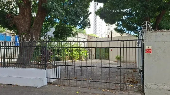 Casa para aluguel possui 140 metros quadrados com 5 quartos em Boa Vista - Recife - PE