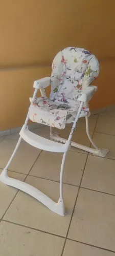 Cadeira de alimentação infantil