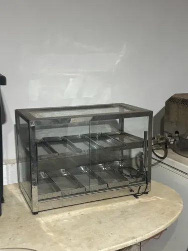 Balcão expositor de inox e vidro