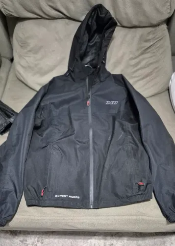Jaqueta x11 rain P usada poucos vezes