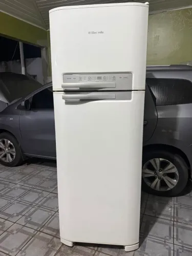 Geladeira Electrolux frosfree 470 litros semi Nova