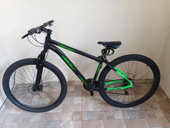 Eu tô vendo bicicleta aro 29 só 2 mês de uso