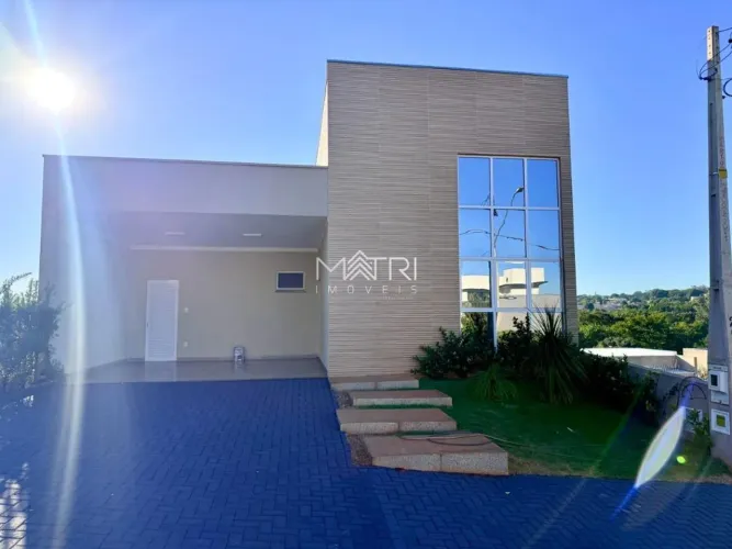 Casa com 3 Quartos sendo 1 Suíte para locação no Condomínio Tivoli em Araraquara